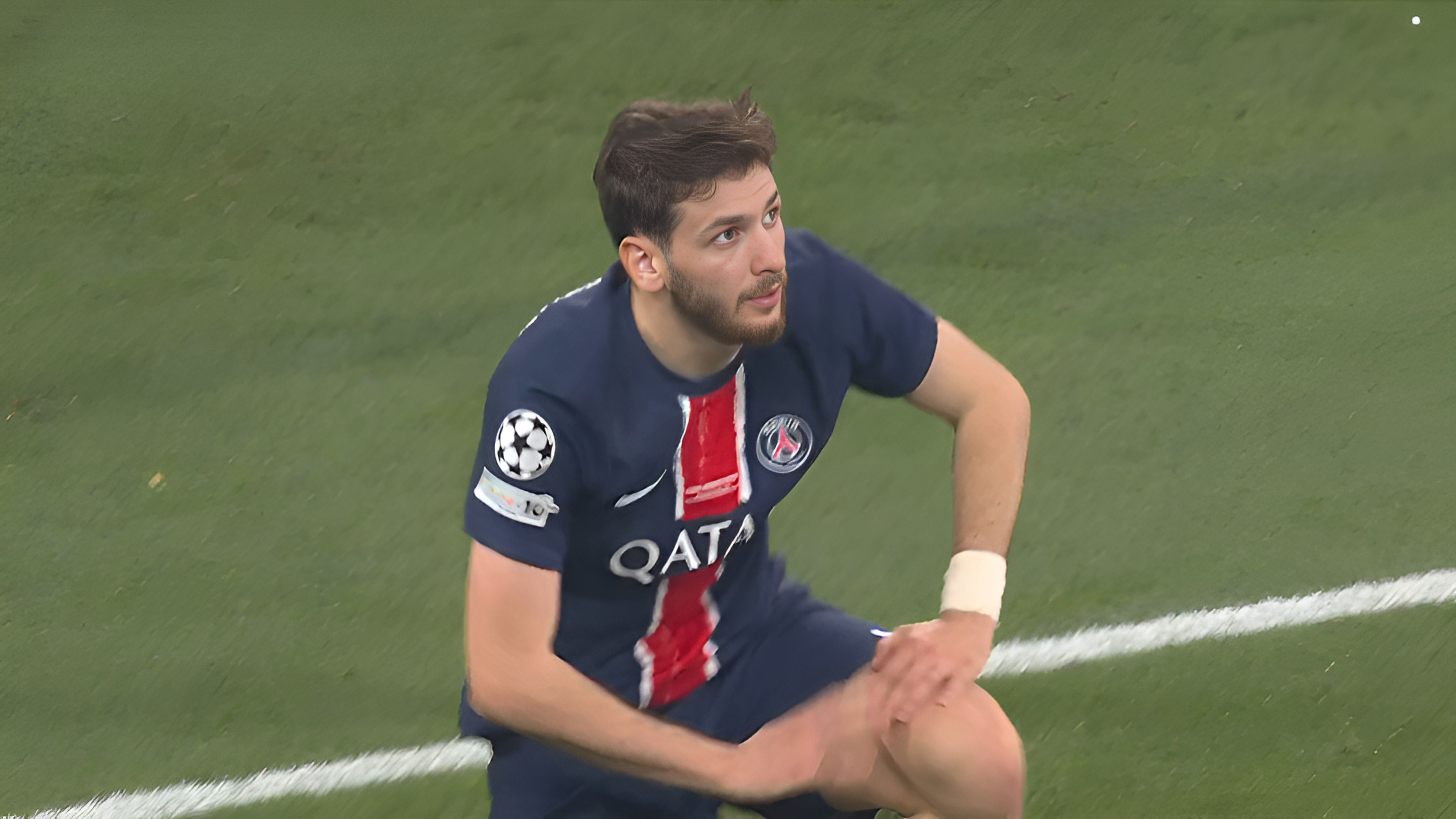 开云官网首页-转会期欧冠焦点战，斯图加特外线爆发，质疑声仍在，身体对抗强度拉满的简单介绍